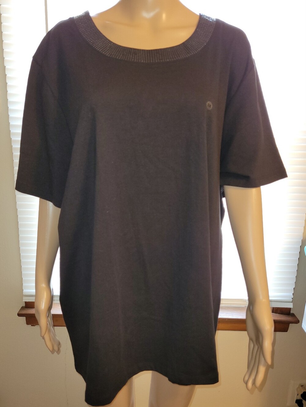 NWT - Liz & Me Black Short-Sleeve Sequin Crewneck Shirt. - Picture 1 of 5